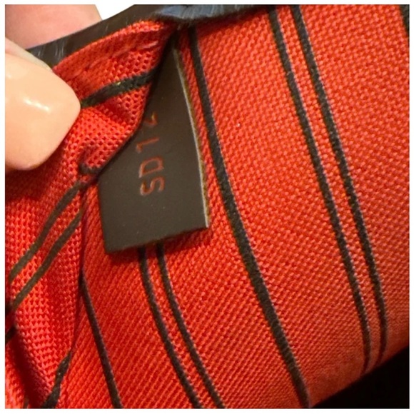 Louis Vuitton Iconic Neverfull MM - Picture 9 of 10